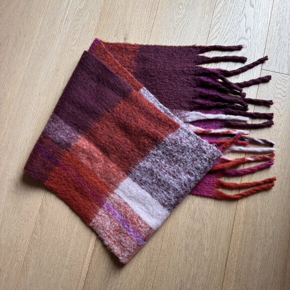 Arctic Fox Scarf The Stockholm Scarf - Picture 2 of 6